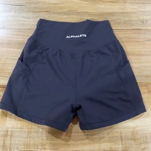 Alphalete Surface Pocket Short Charcoal Small